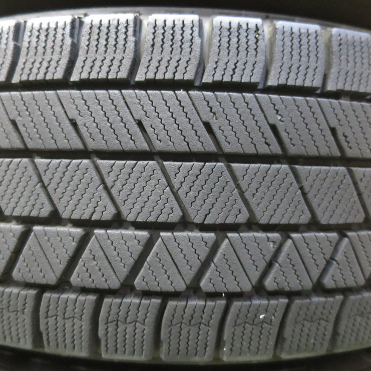 バリ溝！22年！キレイ！9分◎スタッドレス 185/65R15 ブリヂストン ブリザック VRX3 VELVA SPORT ヴェルヴァ スポーツ 15インチ PCD114.3/5H◎6081208イス