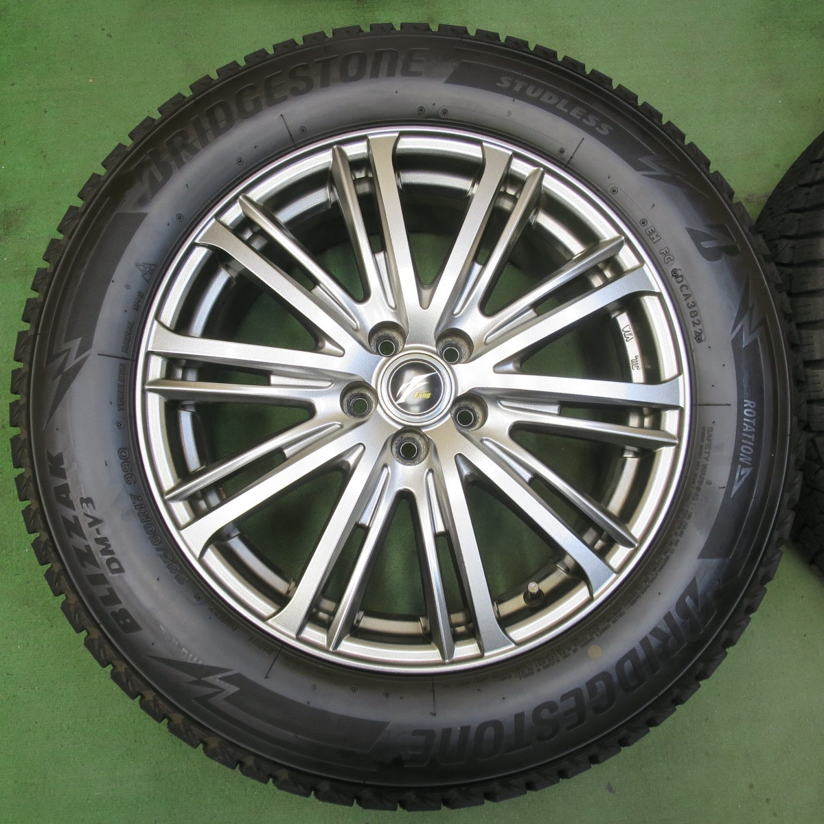 バリ溝！22年！9.5分★フォレスター XV 等 225/60R17 スタッドレス ブリヂストン ブリザック DM-V3 Fang ファング 17インチ PCD100/5H★5103010イス