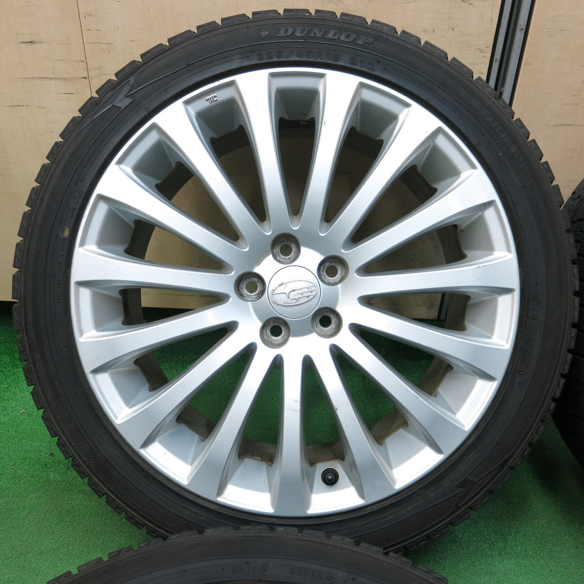 *送料無料* バリ溝！9分★スバル レガシィ 純正 225/45R18 スタッドレス ダンロップ ウインターマックス WM02 18インチ PCD100/5H★4042802KMス