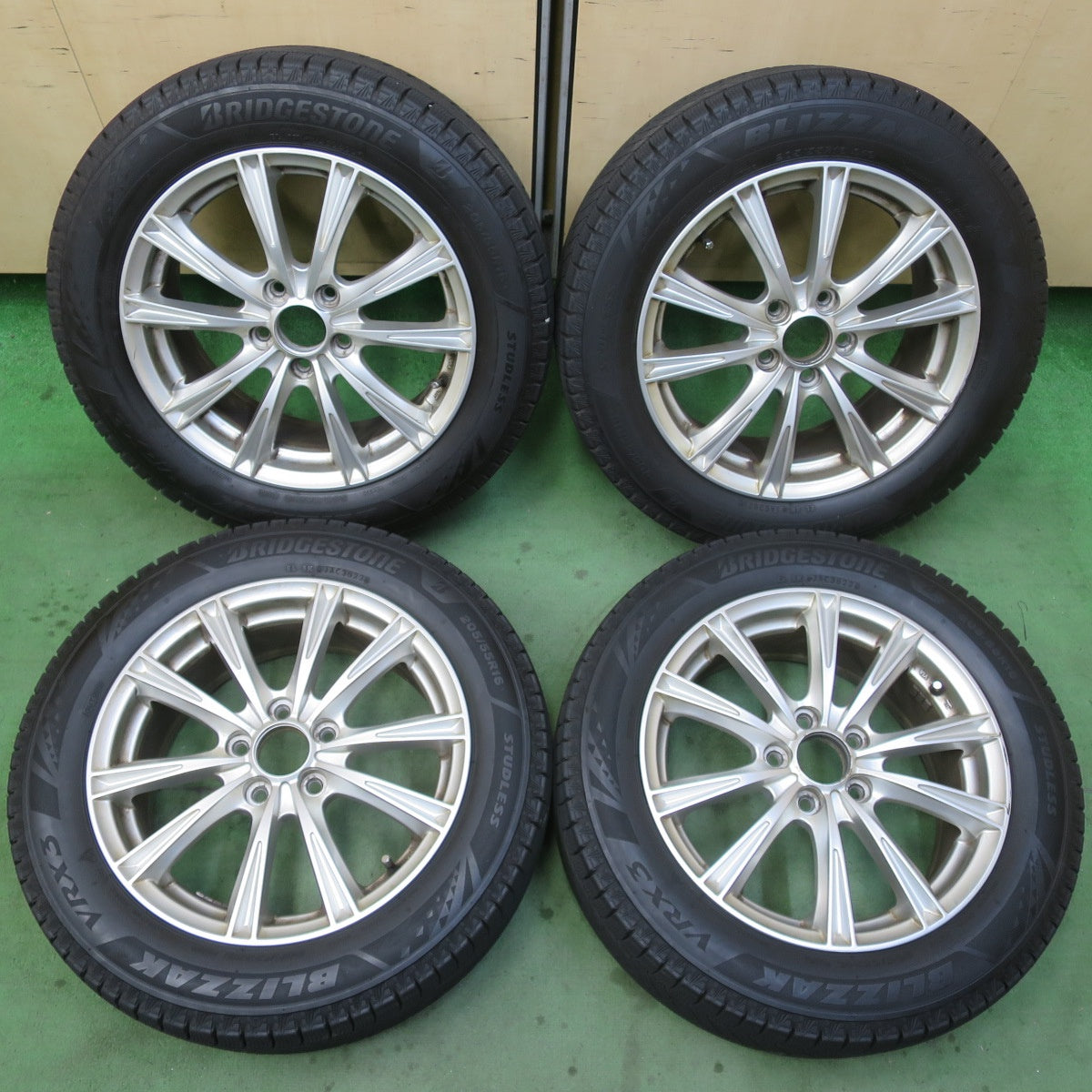 バリ溝！22年！9分★ボルボ 等 阿部商会 205/55R16 スタッドレス ブリヂストン ブリザック VRX3 16インチ PCD108/5H★6020406イス