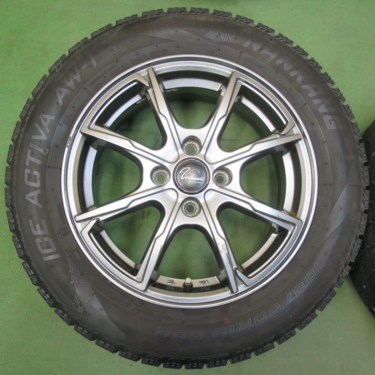 バリ溝！キレイ！9.5分★スタッドレス 185/65R15 ナンカン アイスアクティバ AW-1 Verthandi ヴェルサンディ ヴェルザンディ 15インチ PCD100/4H★5111410イス