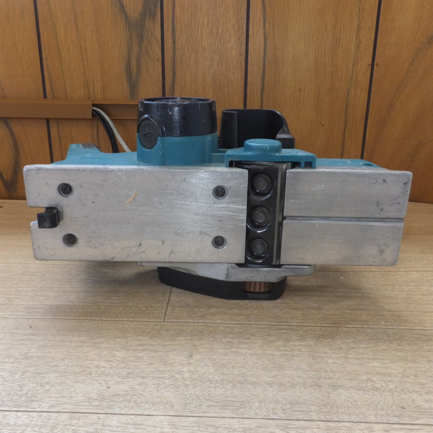 [送料無料] ★マキタ makita 82mm 充電式カンナ KP140D 14.4V 本体のみ★