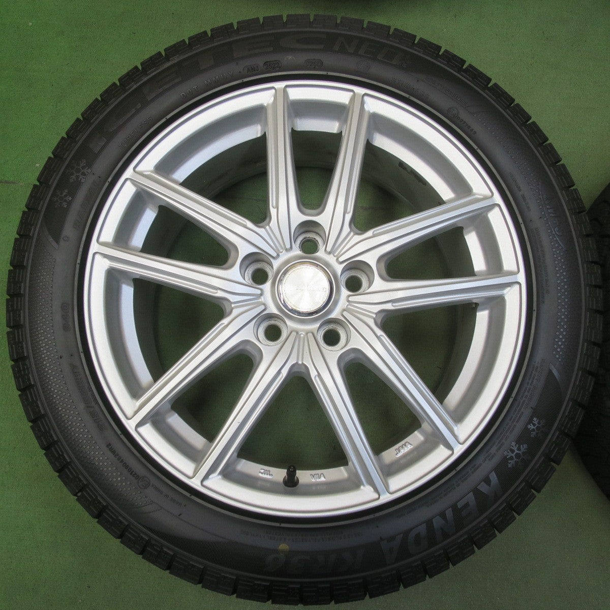 バリ溝！22年！キレイ！9.5分◎スタッドレス 215/55R17 ケンダ KR36 アイステック ネオ ECO FORME エコフォルム 17インチ PCD114.3/5H◎6080510IMス