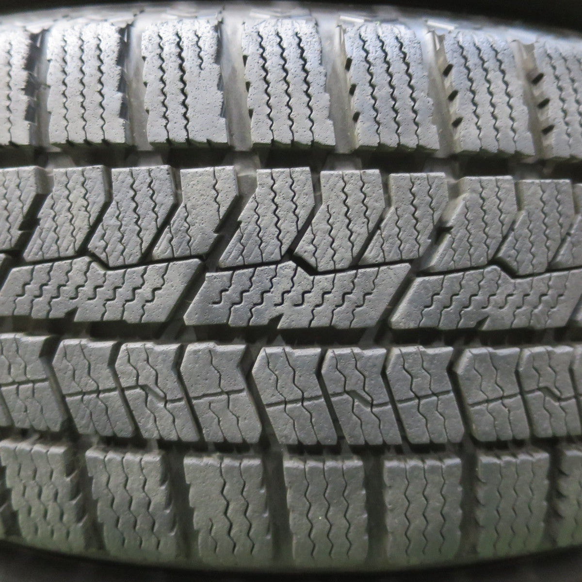 バリ溝！23年！9.5分以上★スタッドレス 175/65R15 トーヨー オブザーブ GIZ2 SCHNEIDER シュナイダー 15インチ PCD100/4H★6033013イス