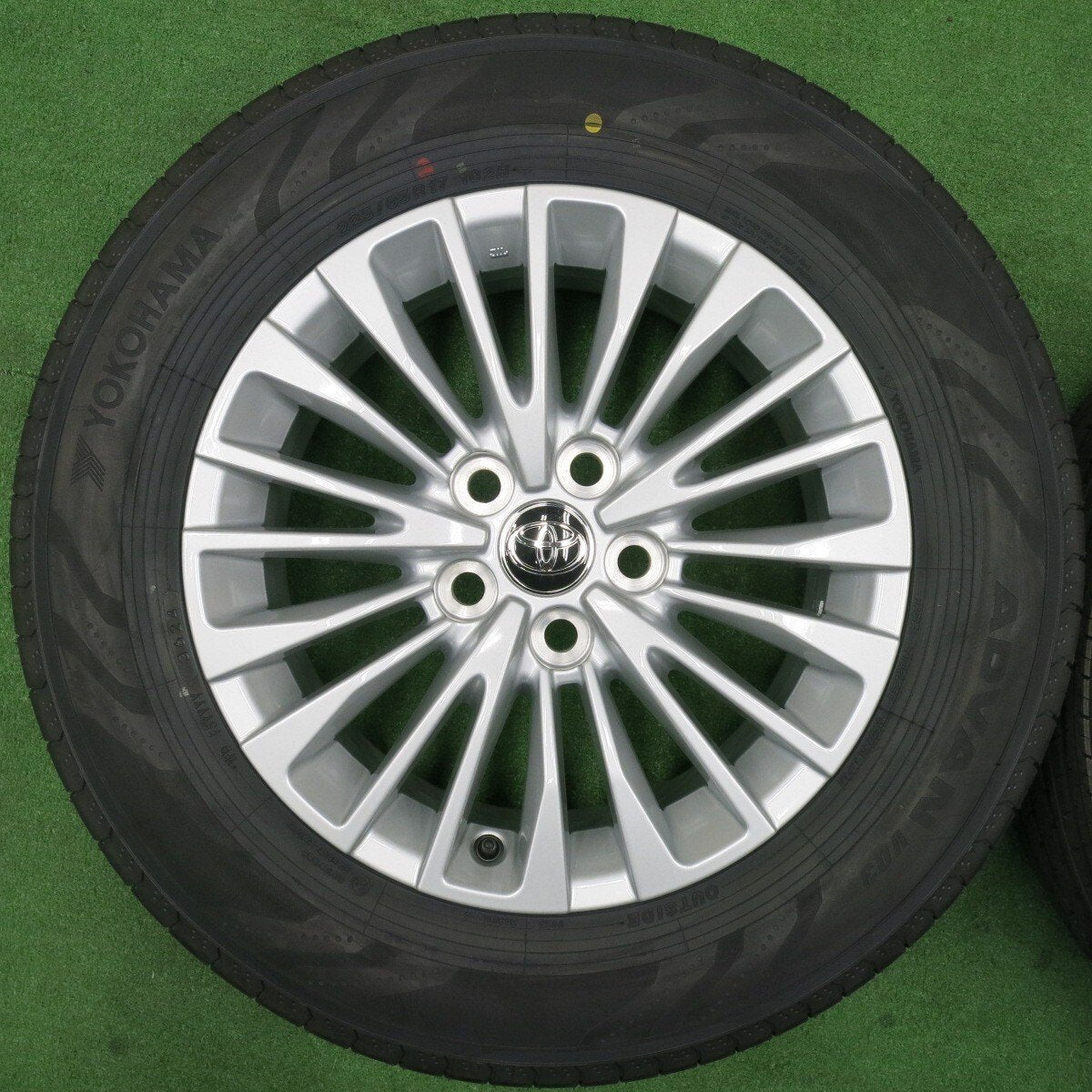 新車外し！24年★トヨタ 40系 アルファード 純正 225/65R17 ヨコハマ アドバン V03 17インチ PCD120/5H★4112401NJノ