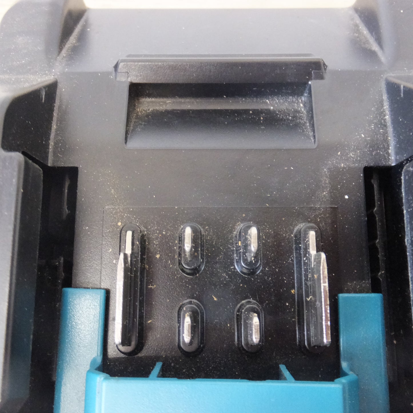 [送料無料] ★マキタ makita 急速充電器 DC40RA　100V～ 310W 50-60Hz　40V(max) 6A　18V 12A 5V 2.4A(2)★