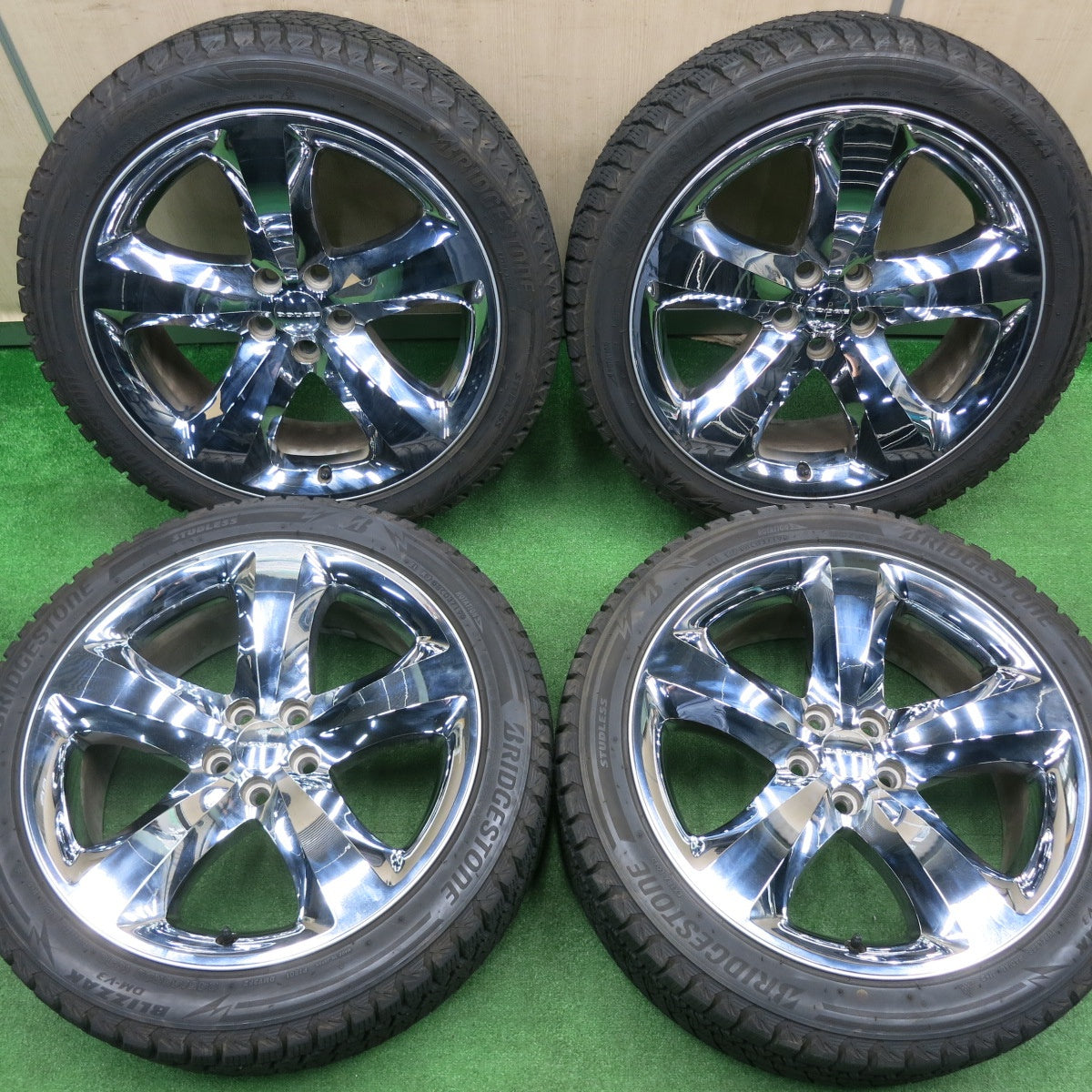 [送料無料] バリ溝！8.5分★ダッジ チャレンジャー 純正 245/45R20 スタッドレス ブリヂストン ブリザック DM-V3 20インチ PCD115/5H★4110908NJス