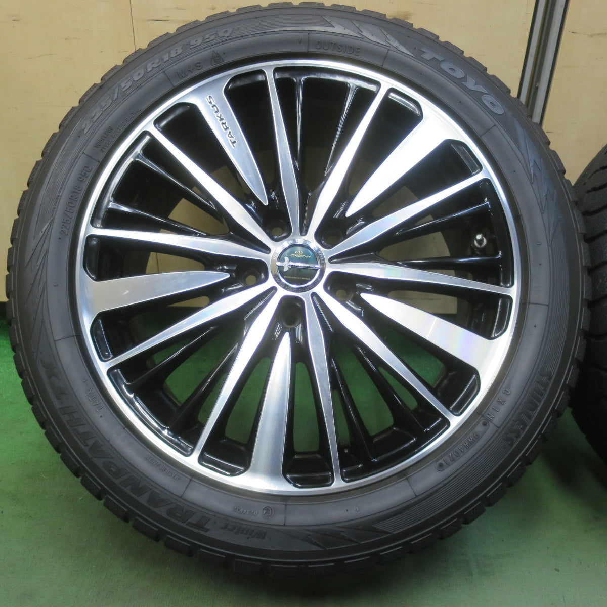 バリ溝！キレイ！9.5分◎632 LOXARNY TARKUS 225/50R18 スタッドレス トーヨー ウインター トランパス TX ロクサーニ タルカス 18インチ PCD114.3/5H◎6100501IMス