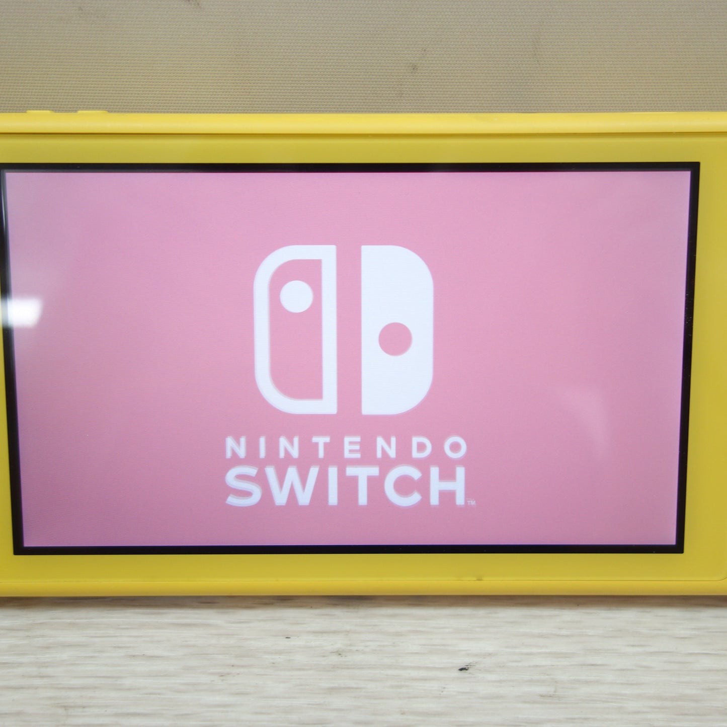 [送料無料] ☆任天堂 スイッチ ライト 本体 HDH-001 Nintendo Switch Lite 黄色 イエロー☆