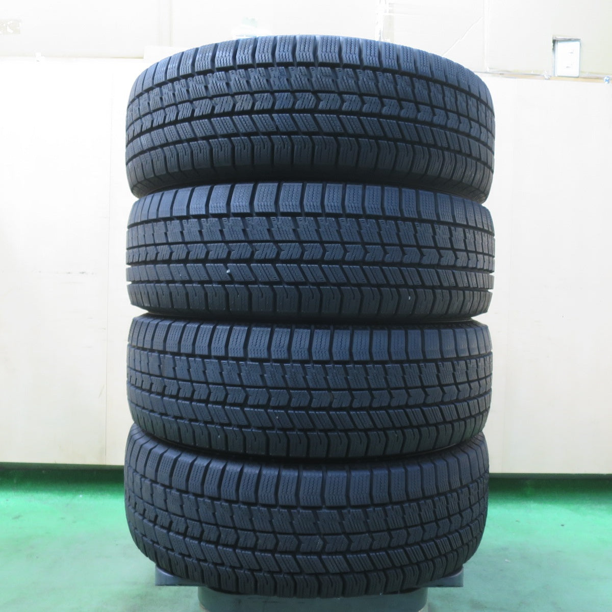 バリ溝！24年！ほぼ10分★スタッドレス 195/65R15 グッドイヤー アイスナビ8 タイヤ 15インチ プリウス ノア ヴォクシー ステップワゴン 等★5121708イスタ