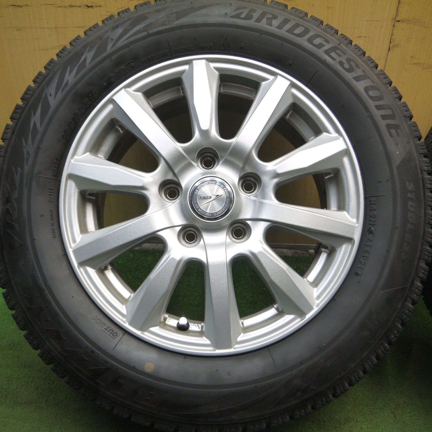 *送料無料* バリ溝！20年！キレイ！9分★スタッドレス 195/65R15 ブリヂストン ブリザック VRX2 JOKER ジョーカー 15インチ PCD114.3/5H★4040815Hス