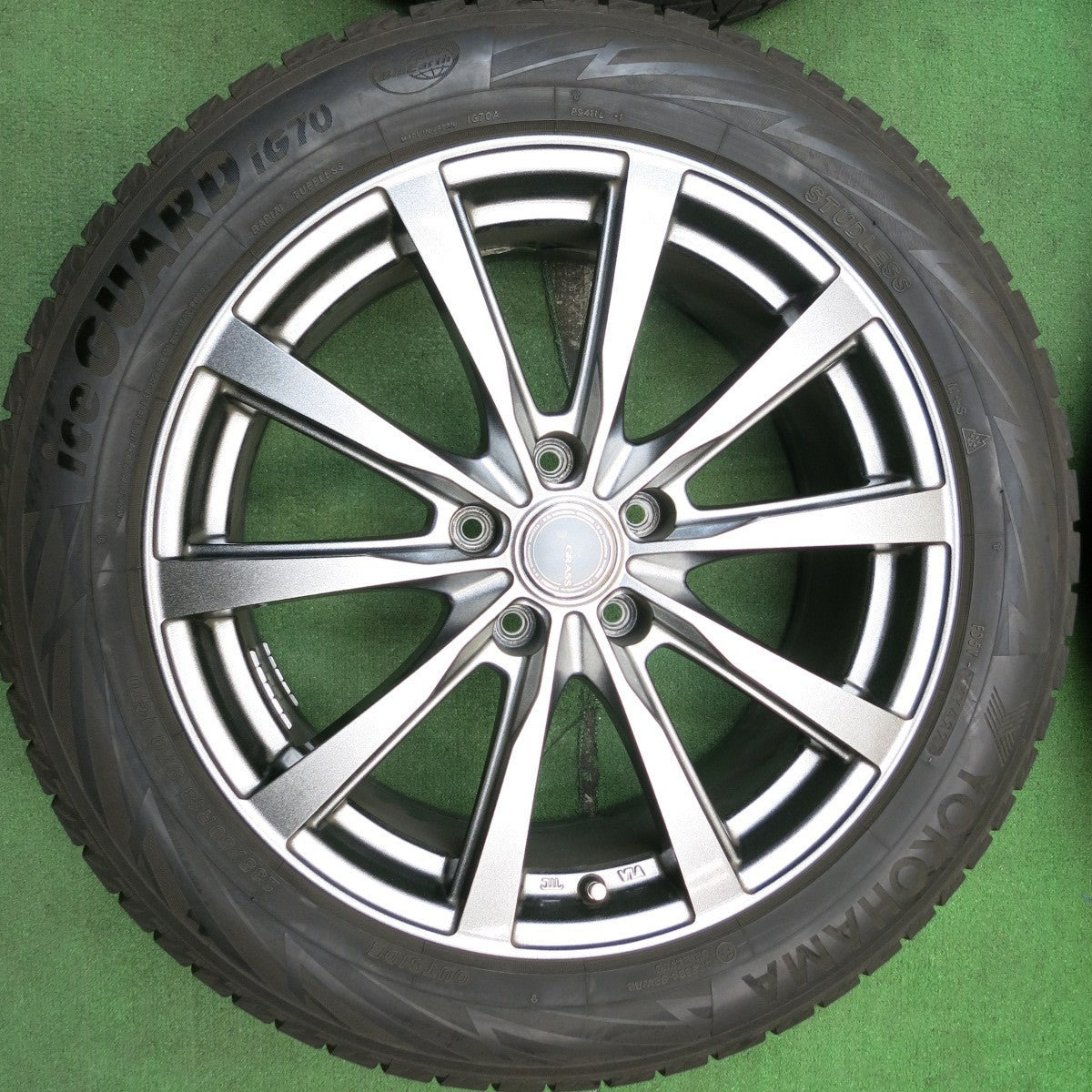バリ溝！21年！キレイ！9.5分★スタッドレス 235/50R18 ヨコハマ アイスガード iG70 GRASS グラス 18インチ PCD114.3/5H★5062103HAス