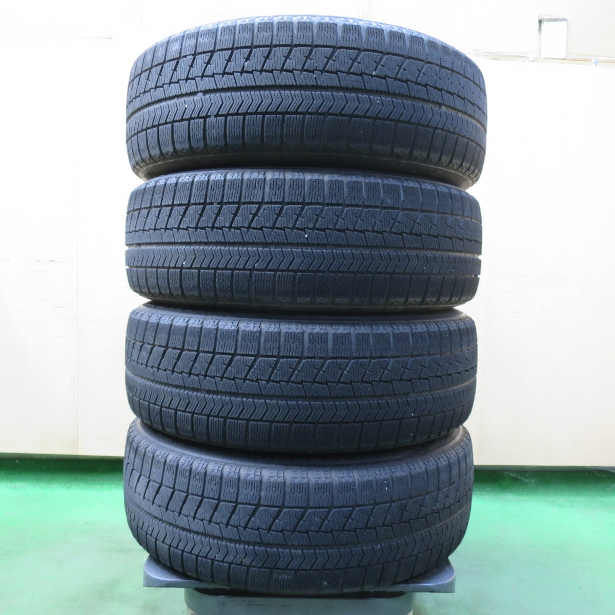 4本価格★シエンタ 等 185/60R15 スタッドレス ブリヂストン ブリザック VRX RiZLEY ライツレー 15インチ PCD100/5H★5100705イス