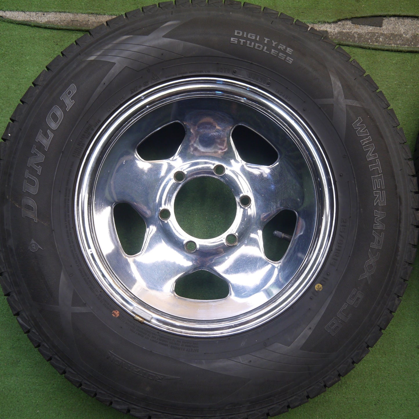 バリ溝！9.5分★スタッドレス 215/80R15 ダンロップ ウインターマックス SJ8 TOPY スチール 15インチ PCD139.7/6H★5071504Hス