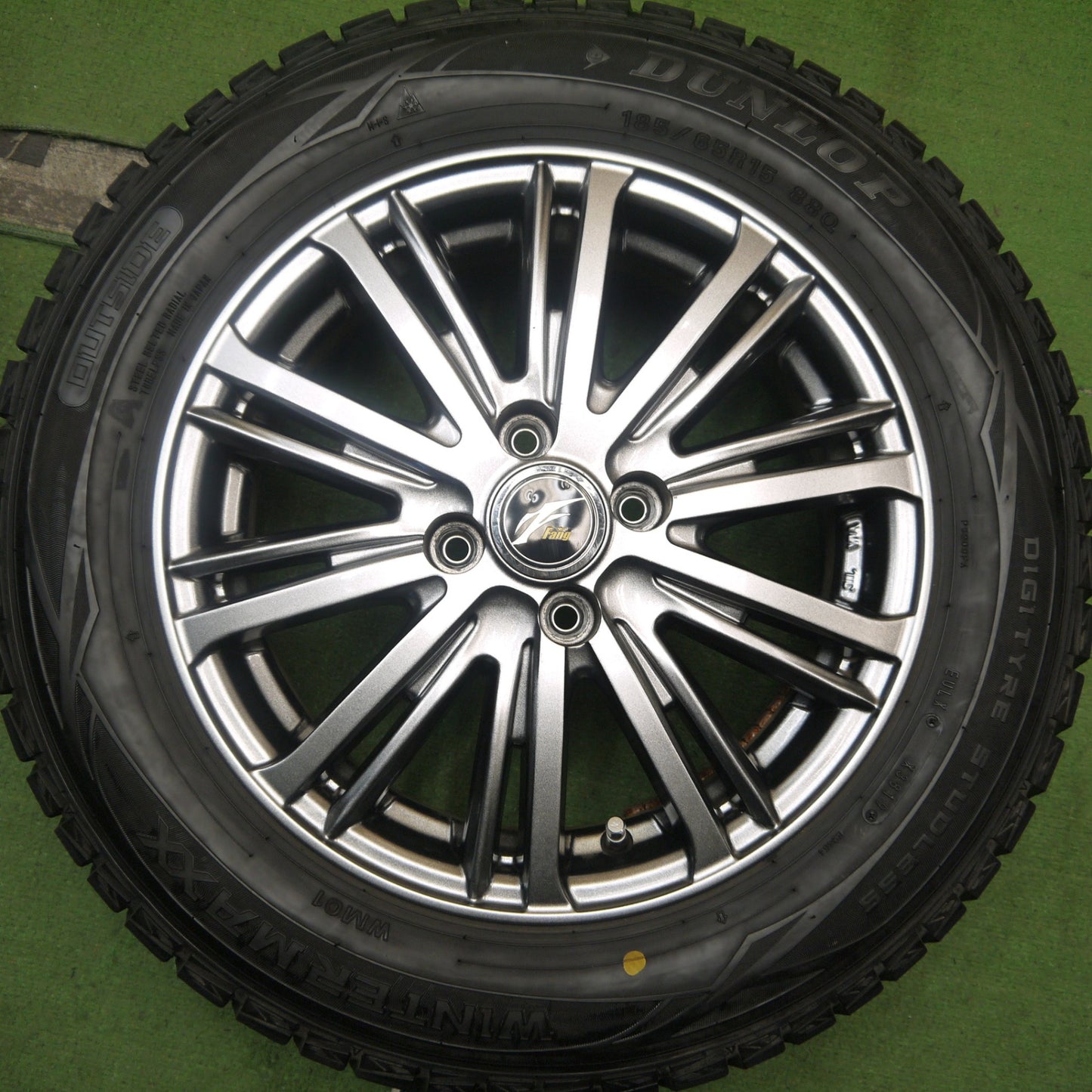 バリ溝！キレイ！9.5分★スタッドレス 185/65R15 ダンロップ ウインターマックス WM01 Fang SINOLION ファング 15インチ PCD100/4H★5071804Hス