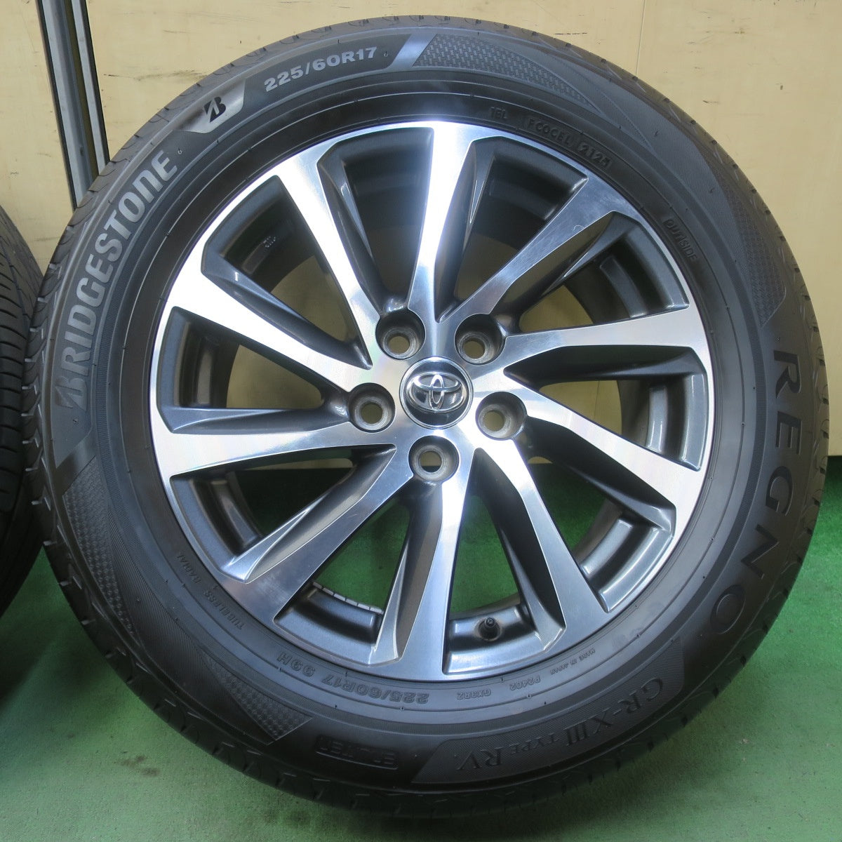 バリ溝！25年！キレイ！9.5分◎トヨタ 30系 アルファード ヴェルファイア 純正 225/60R17 ブリヂストン レグノ GR-XⅢ TYPE RV 17インチ PCD114.3/5H◎6081702イノ