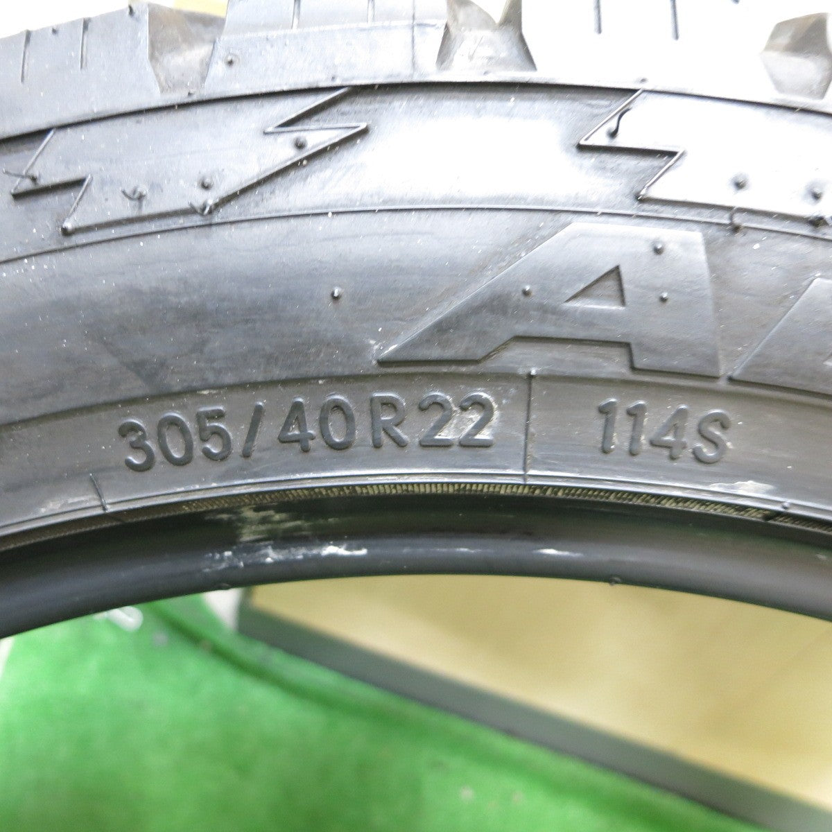 バリ溝！9分！1本★305/40R22 ニットー TERRA GRAPPLER ALL TERRAIN テラ グラップラー オールテレーン 22インチ ランクル 等★5110501ナノタ