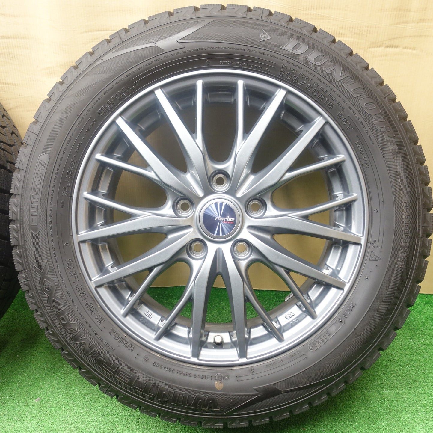 バリ溝！24年！キレイ！9.5分以上★スタッドレス 205/60R16 ダンロップ ウインターマックス WM02 ravrion RM01 ラブリオン 16インチ PCD114.3/5H★6012301KTス