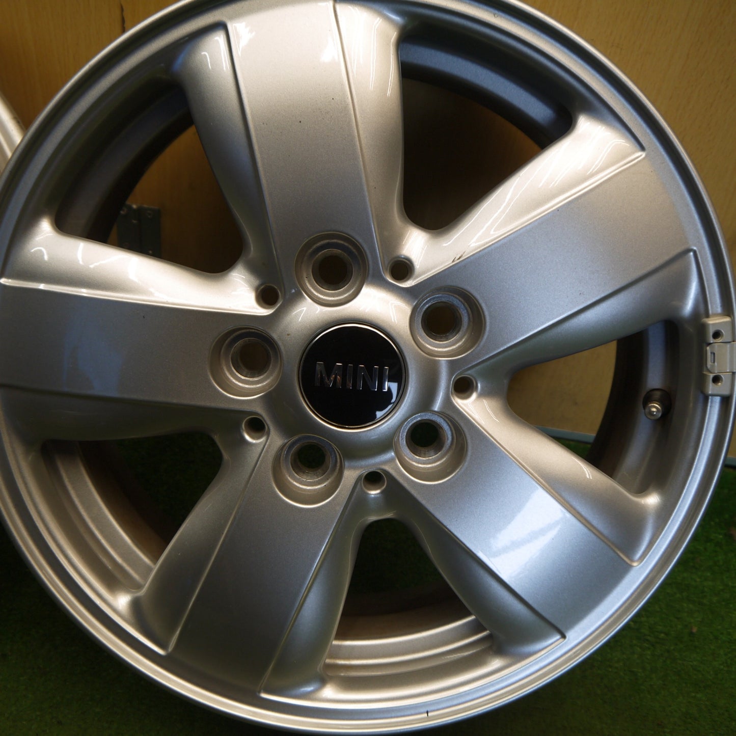キレイ★MINI ミニ F55 F56 純正 ホイール 15インチ 15×5.5J PCD114.3/5H★6052504Hホ
