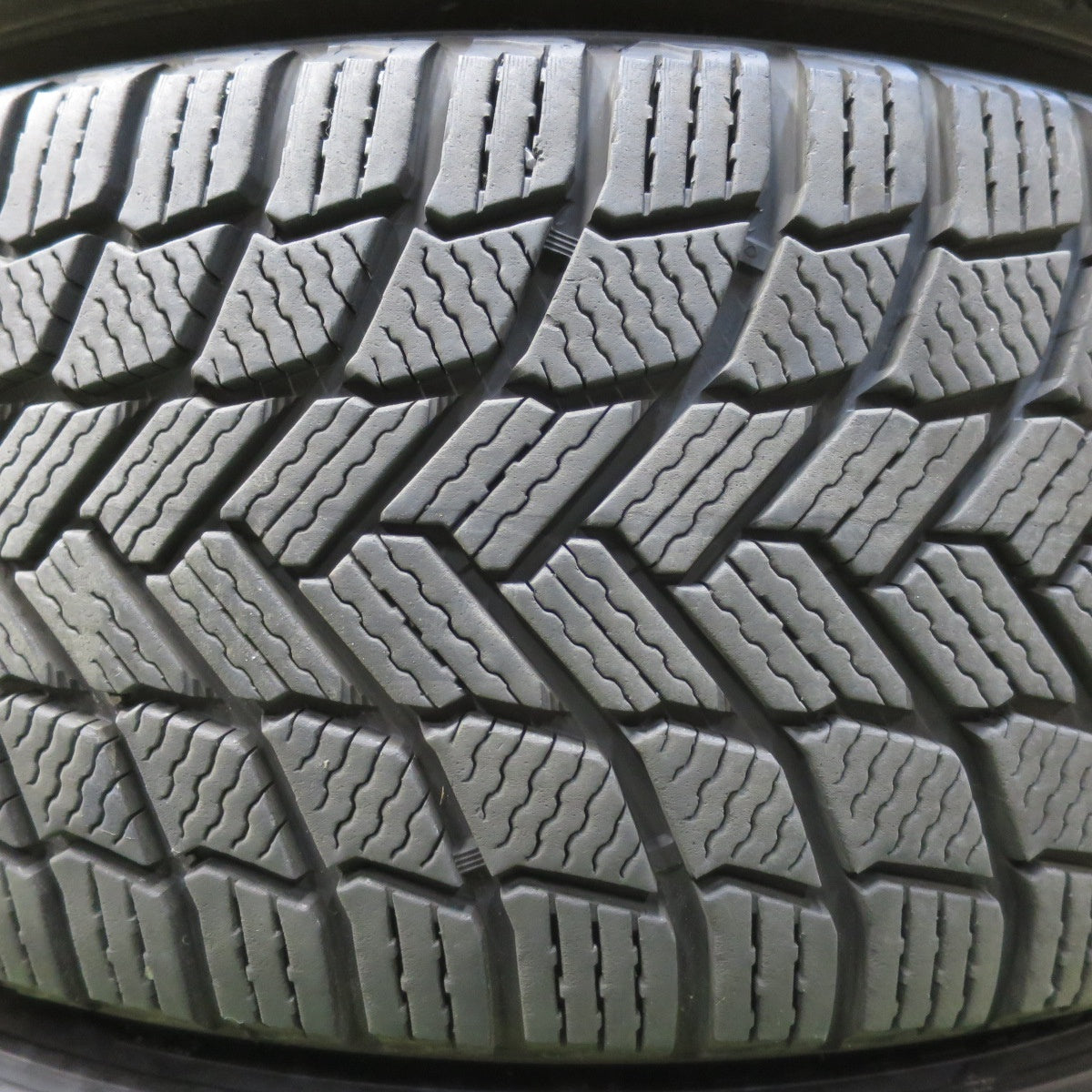 [送料無料] センサー付！バリ溝！22年！キレイ！9.5分★レクサス 等 Delmore LC.S 235/45R18 スタッドレス ミシュラン X-ICE SNOW 18インチ デルモア PCD114.3/5H★5032603イス