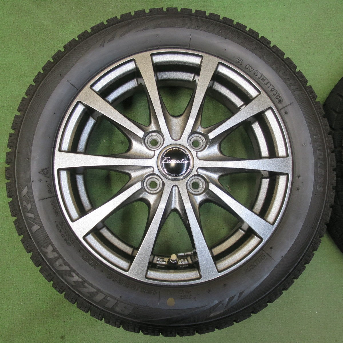 バリ溝！キレイ！8.5分★スタッドレス 155/65R14 ブリヂストン ブリザック VRX Exceeder エクシーダー 14インチ PCD100/4H★5111803イス