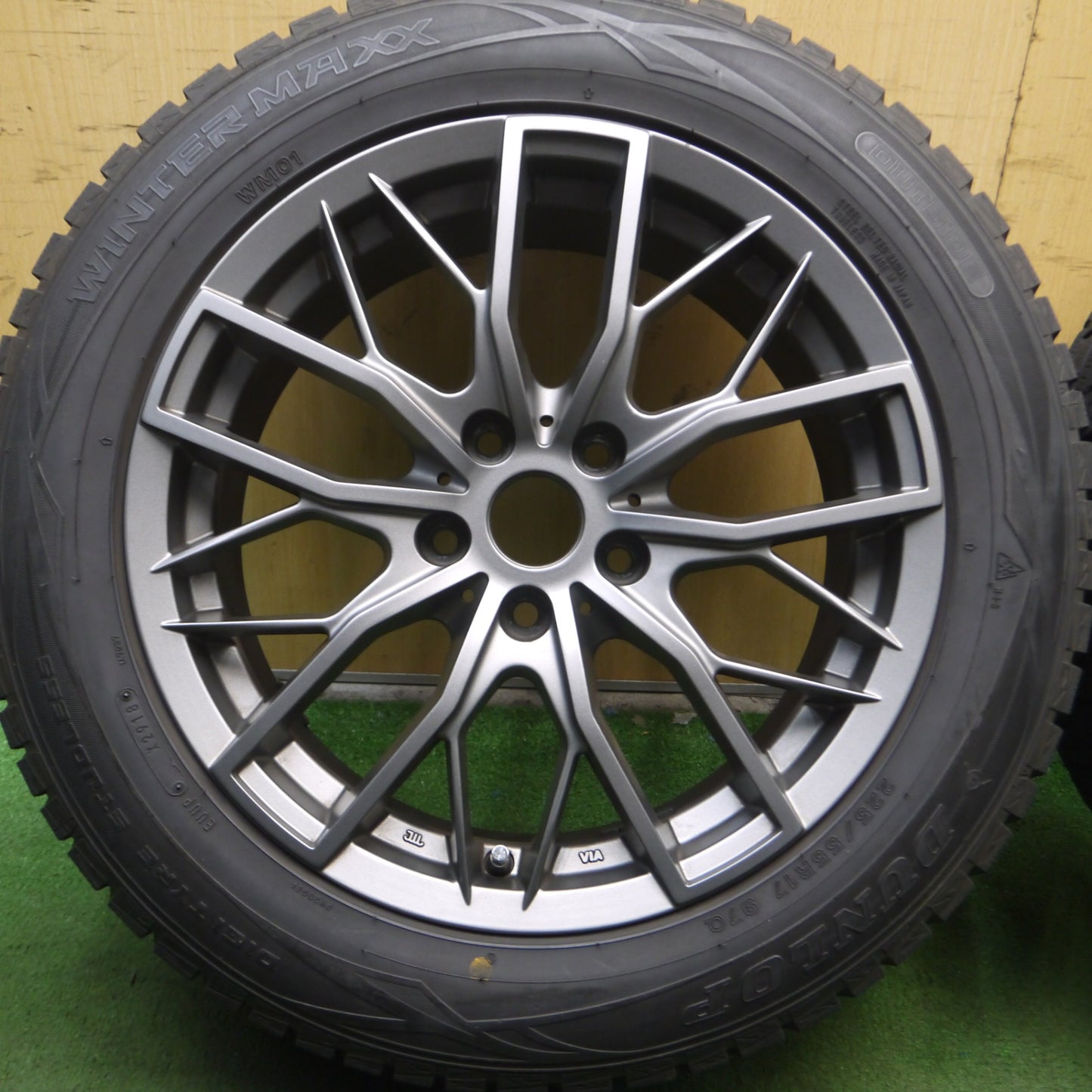 [送料無料] バリ溝！キレイ！8.5分★BMW等 EUROBAHN 225/55R17 スタッドレス ダンロップ ウインターマックス WM01 PCD112/5H★4030111Hス