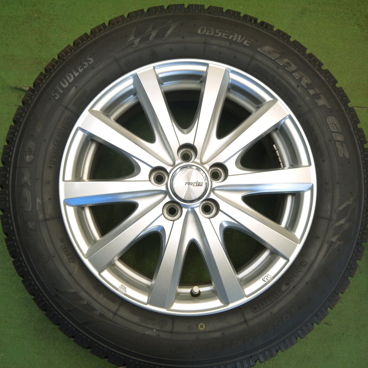 バリ溝！キレイ！9.5分★プリウス 等 195/65R15 スタッドレス トーヨー オブザーブ ガリット GIZ ravrion RS01 ラブリオン 15インチ PCD100/5H★6042811Hス