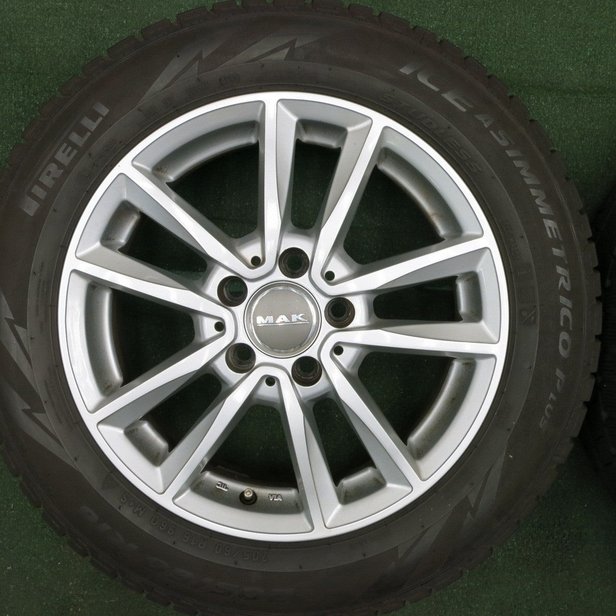 *送料無料* 4本価格★ベンツ 等 MAK 205/60R16 スタッドレス ピレリ アイスアシンメトリコ プラス 16インチ PCD112/5H★4041704TNス