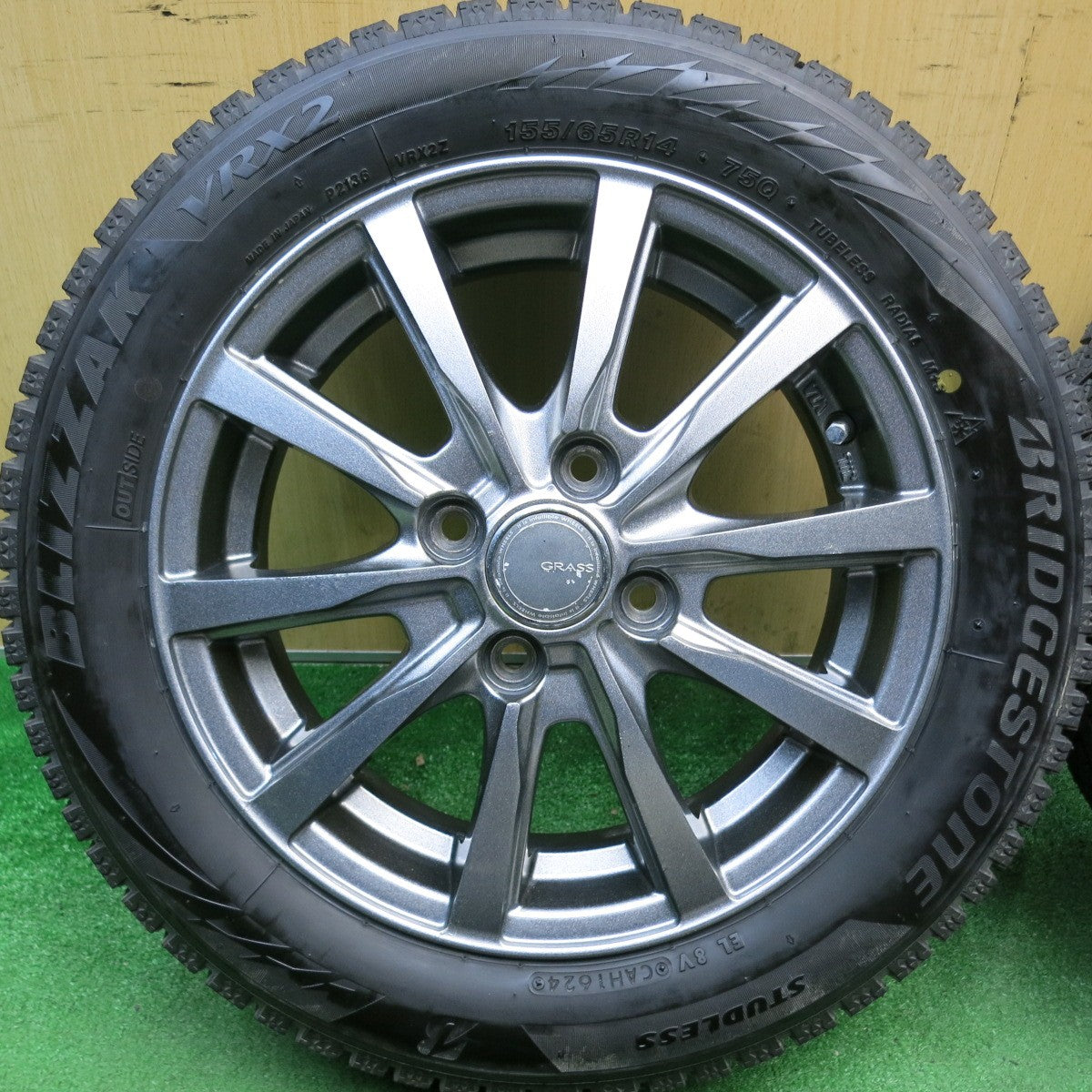 バリ溝！24年！8.5分★スタッドレス 155/65R14 ブリヂストン ブリザック VRX2 GRASS グラス 14インチ PCD100/4H★6041803HAス
