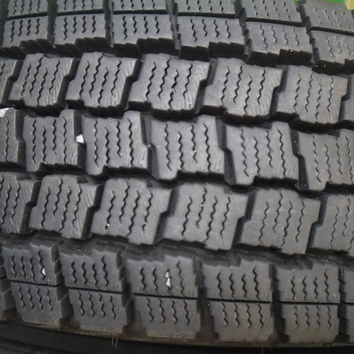 バリ溝！24年！キレイ！9.5分★スタッドレス 195/80R15 107/105N グッドイヤー アイスナビ CARGO PRODITA プロディータ 15インチ PCD139.7/6H★5122401Hス
