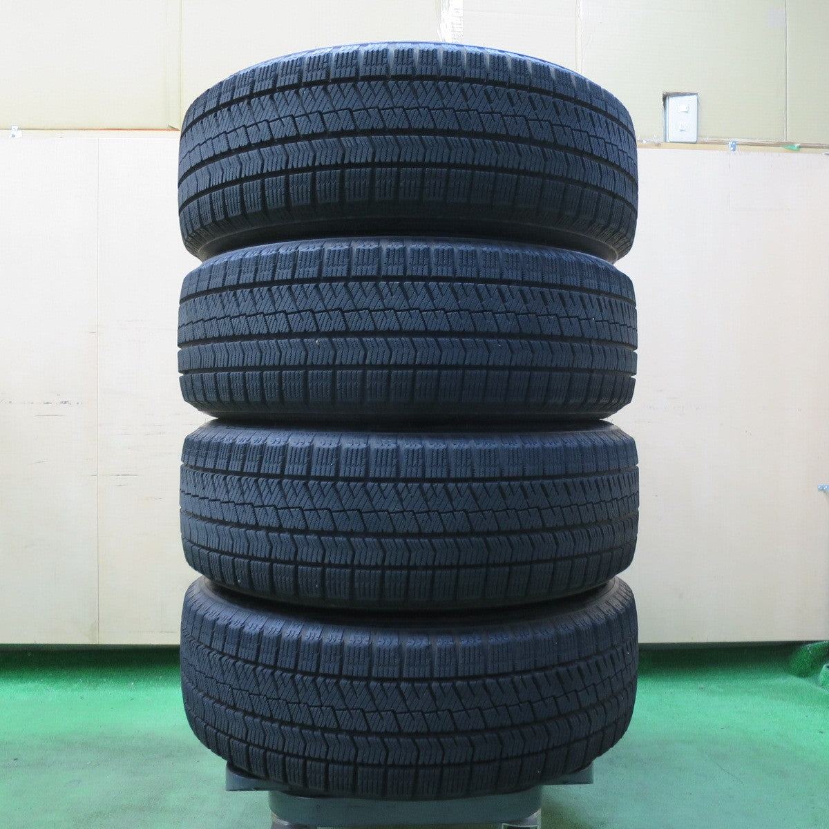 [送料無料] バリ溝！キレイ！9.5分★スタッドレス 205/60R16 ブリヂストン ブリザック VRX2 ECO FORME エコフォルム 16インチ PCD114.3/5H★5032914イス