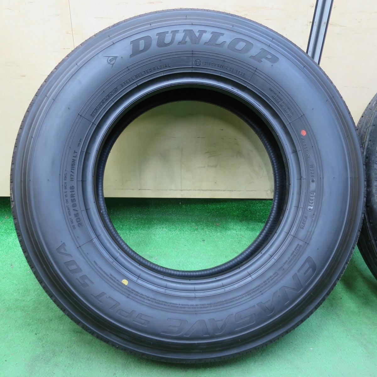 [送料無料] 新車外し！24年！ほぼ未使用★トラック タイヤ 205/85R16 117/115N ダンロップ エナセーブ SPLT 50A 16インチ★4092401イノタ