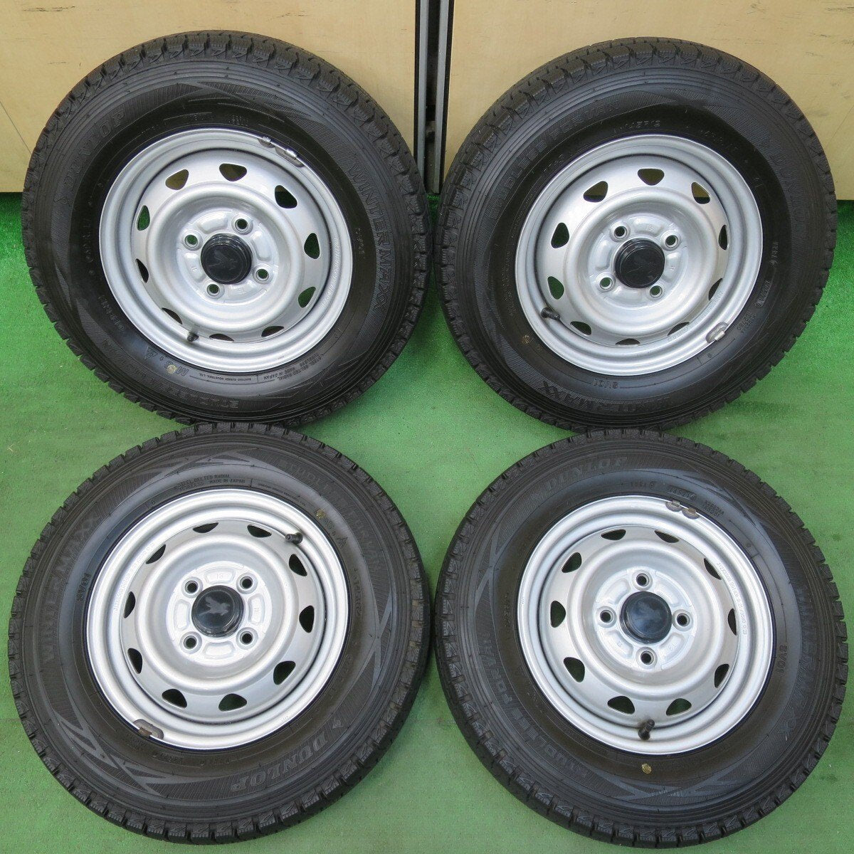 バリ溝！21年！キレイ！9.5分以上★スタッドレス 145R12 6PR ダンロップ ウインターマックス SV01 スチール ホイール 12インチ PCD100/4H★5021506イス