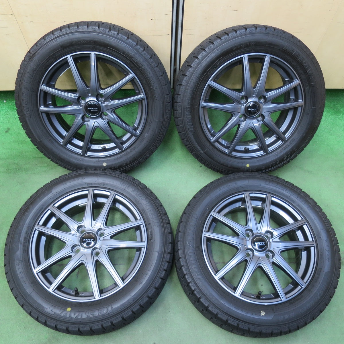 バリ溝！22年！キレイ！9分★スタッドレス 185/60R15 グッドイヤー アイスナビ7 MRT premium 15インチ PCD100/4H★5111409イス