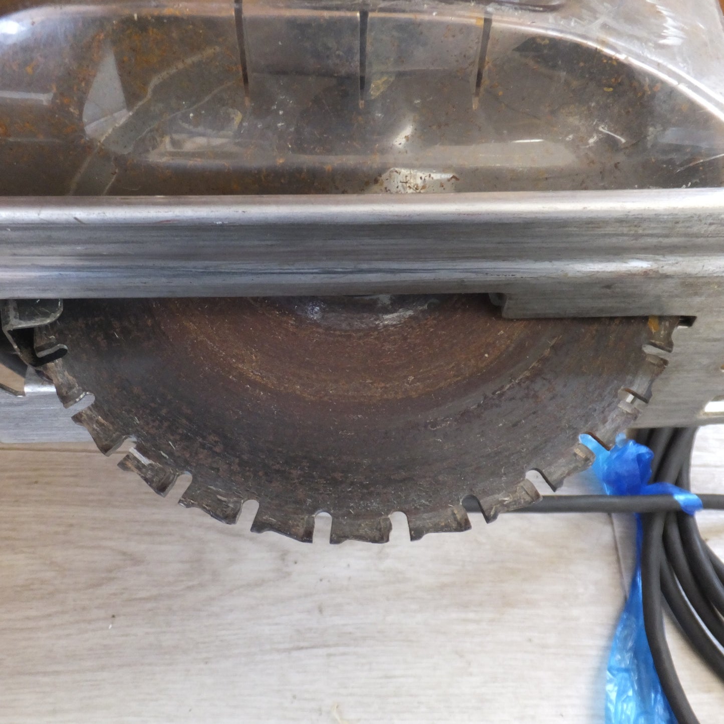 [送料無料] ★新ダイワ shindaiwa ブレーキ付 防塵カッター スーパー B18N-D　鋸刃径 φ180mm　最大切込深度 60mm　100V 50/60Hz★