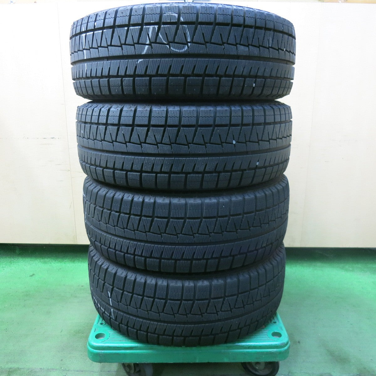 バリ溝！24年！キレイ！9.5分以上★ホンダ RU ヴェゼル 純正 215/55R17 スタッドレス ブリヂストン アイスパートナー2 17インチ PCD114.3/5H★5100602SKス