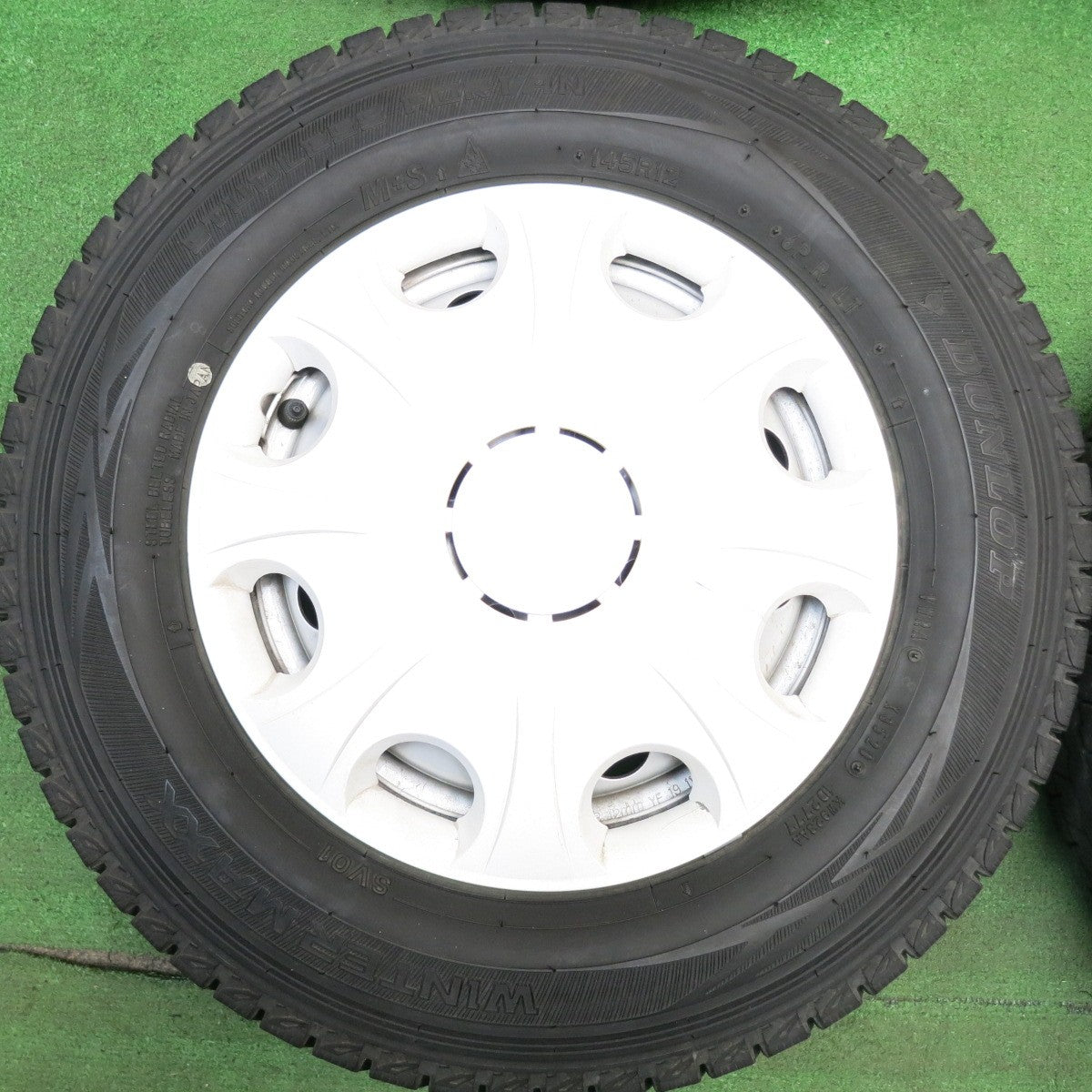 バリ溝！9.5分★スタッドレス 145R12 6PR ダンロップ ウインターマックス SV01 スチール ホイール キャップ 付き 12インチ PCD100/4H★6041206HAス