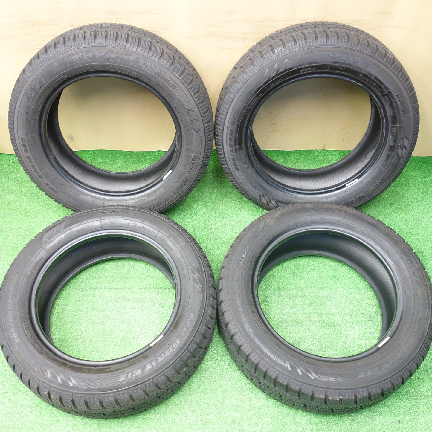 バリ溝！22年！9.5分★スタッドレス 205/60R16 トーヨー オブザーブ ガリット GIZ タイヤ 16インチ ノア ヴォクシー エスクァイア 等★5122003KTスタ