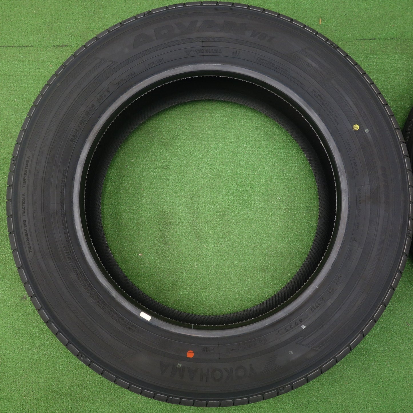 未使用！25年★235/60R18 ヨコハマ アドバン V61 タイヤ 18インチ レクサス NX RX ハリアー RAV4 CX-80 CX-60 等★6042205KTノタ