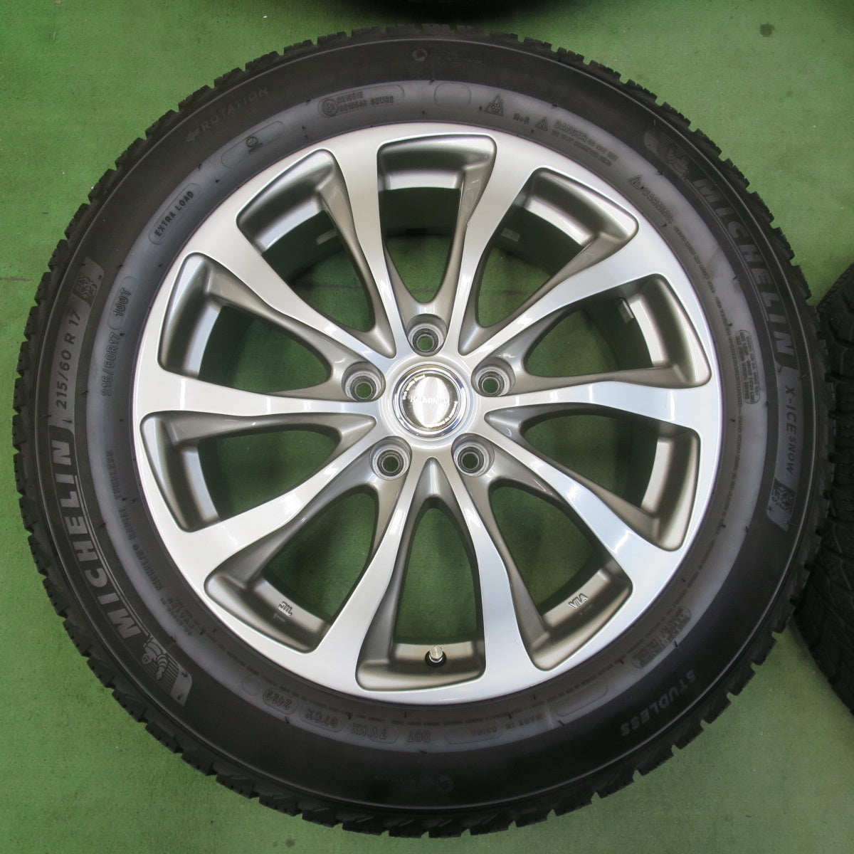 バリ溝！22年！キレイ！9分★スタッドレス 215/60R17 ミシュラン X-ICE SNOW BALMINUM TR10 バルミナ 17インチ PCD114.3/5H★5122904イス