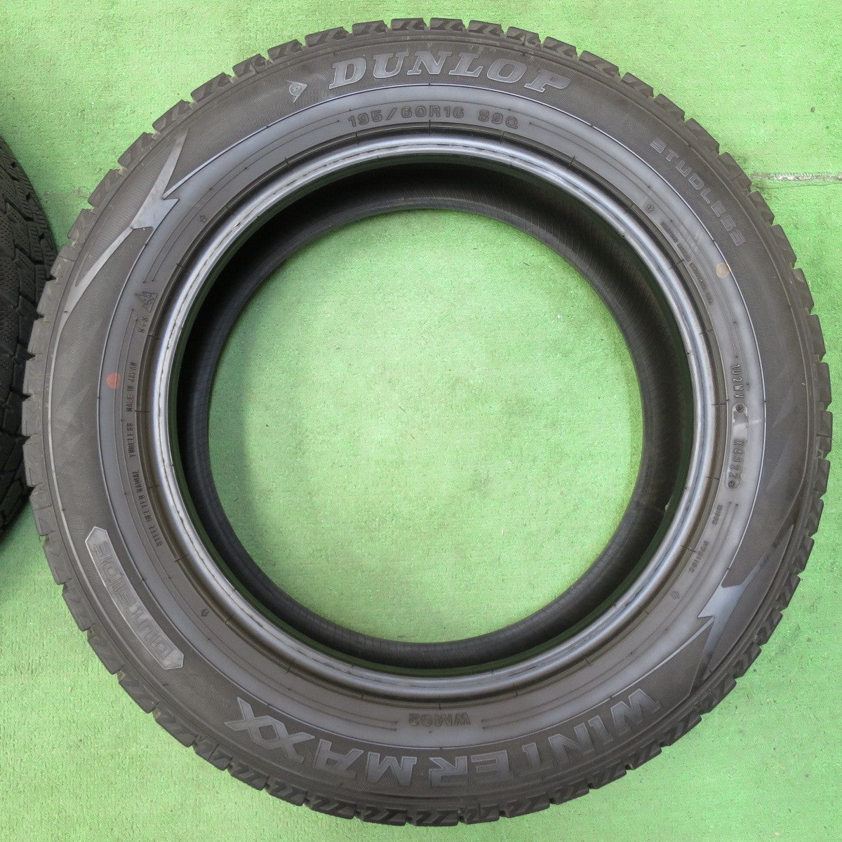 [送料無料] バリ溝！22年！8.5分★スタッドレス 195/60R16 ダンロップ ウインターマックス WM02 タイヤ 16インチ セレナ ラフェスタ ウィッシュ等★4120303イスタ