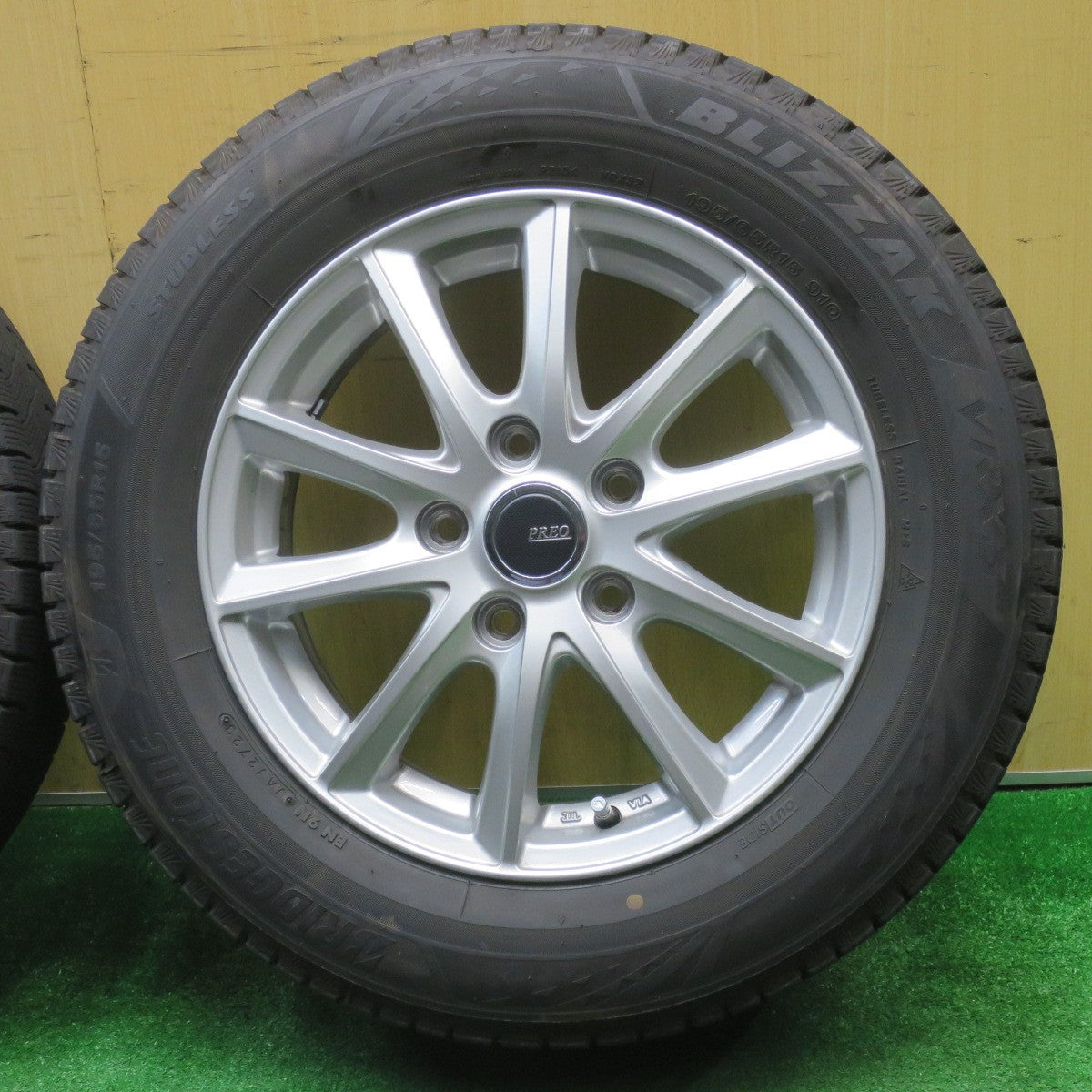 バリ溝！23年！キレイ！9.5分★スタッドレス 195/65R15 ブリヂストン ブリザック VRX3 PREO プレオ 15インチ PCD114.3/5H★5111107NJス