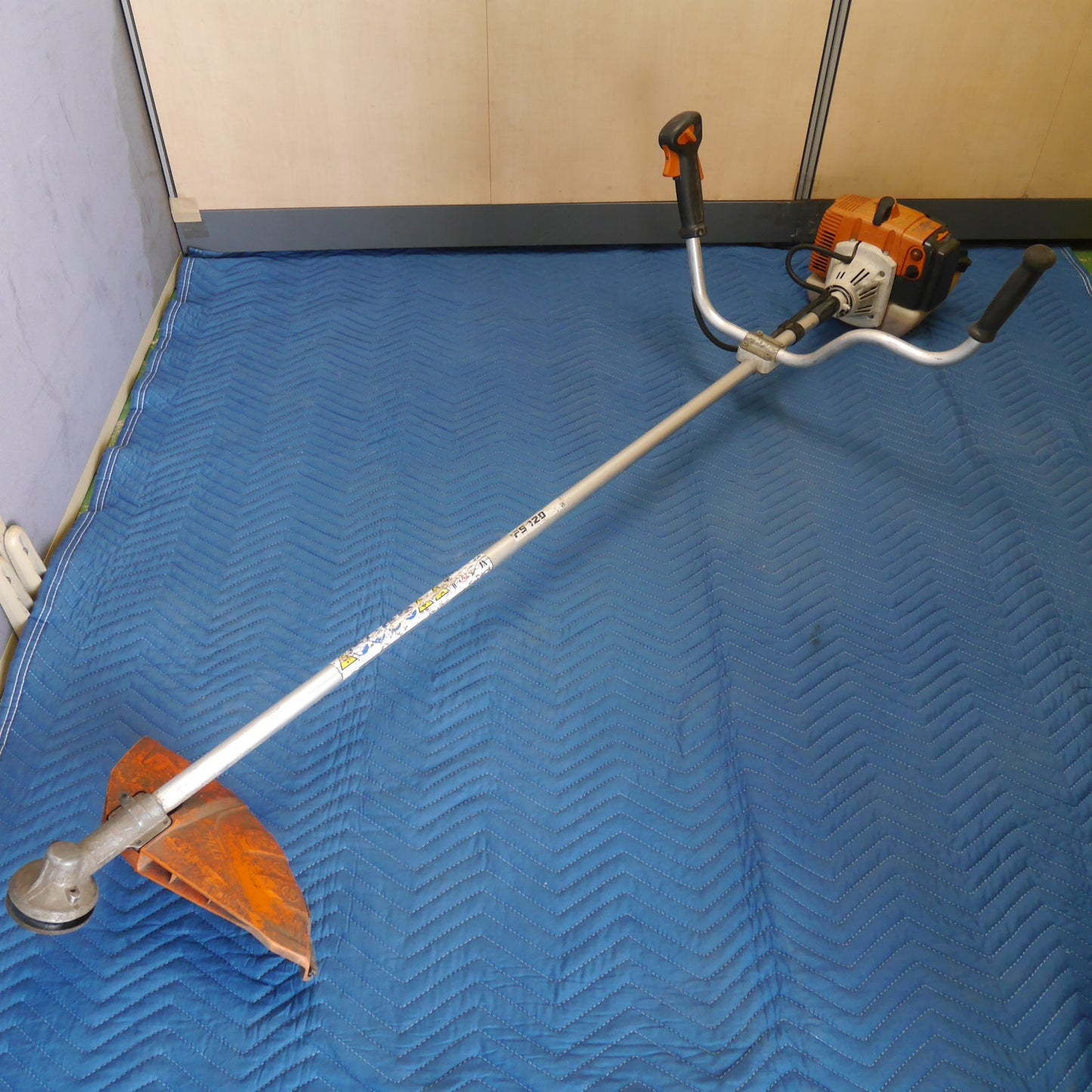 【岐阜発 直接引取限定】☆STIHL スチール エンジン 刈払機 FS120 刈り払い機 草刈機 草刈り機 114dB☆