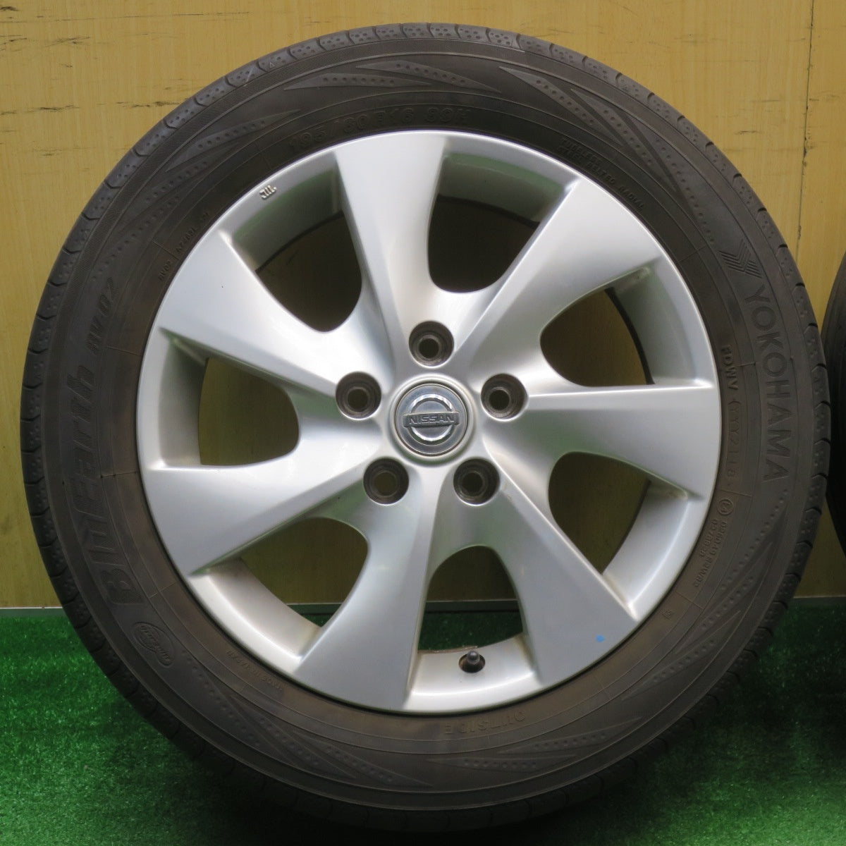4本価格★日産 C26 セレナ 純正 195/60R16 ヨコハマ ブルーアース RV-02 16インチ PCD114.3/5H★5121810NJノ