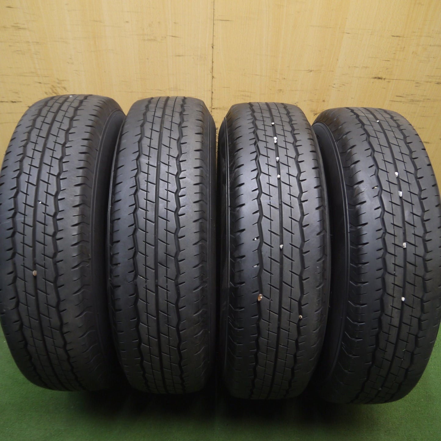 *送料無料* バリ溝！22年！キレイ！9.5分★トヨタ ハイエース 純正 スチール 195/80R15 107/105N ダンロップ SP175N PCD139.7/6H★4053106Hノ
