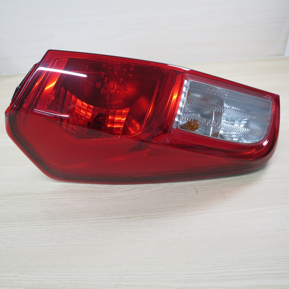 左右セット！キレイ♪三菱 eKスペース B11A 1146-398L テールランプ テールライト テールレンズ 型式 不明 カー パーツ♪ [送料無料]
