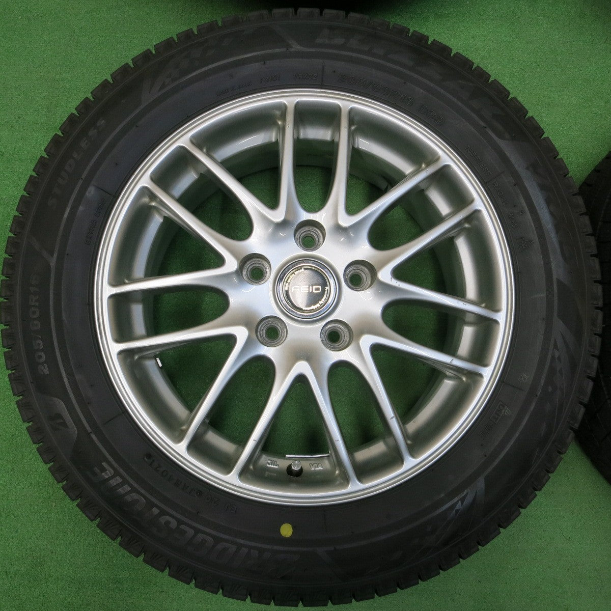 *送料無料* バリ溝！21年！綺麗！ほぼ10分★スタッドレス 205/60R16 ブリヂストン ブリザック VRX3 FEID 16インチ PCD114.3/5H★4043002イス