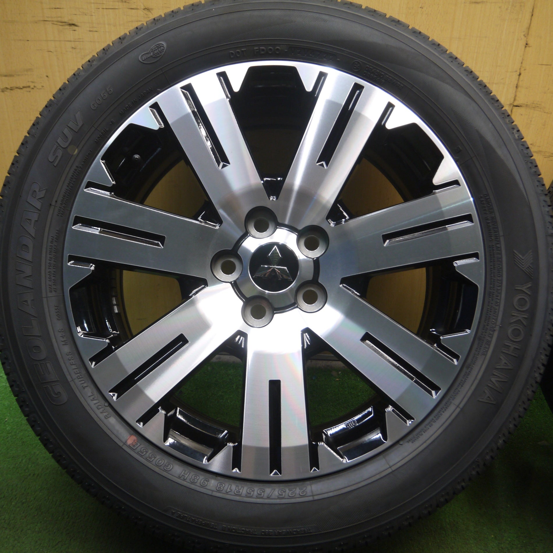 新車外し ミツビシ デリカ D5 純正 225/55R18 アウトランダー 【公式