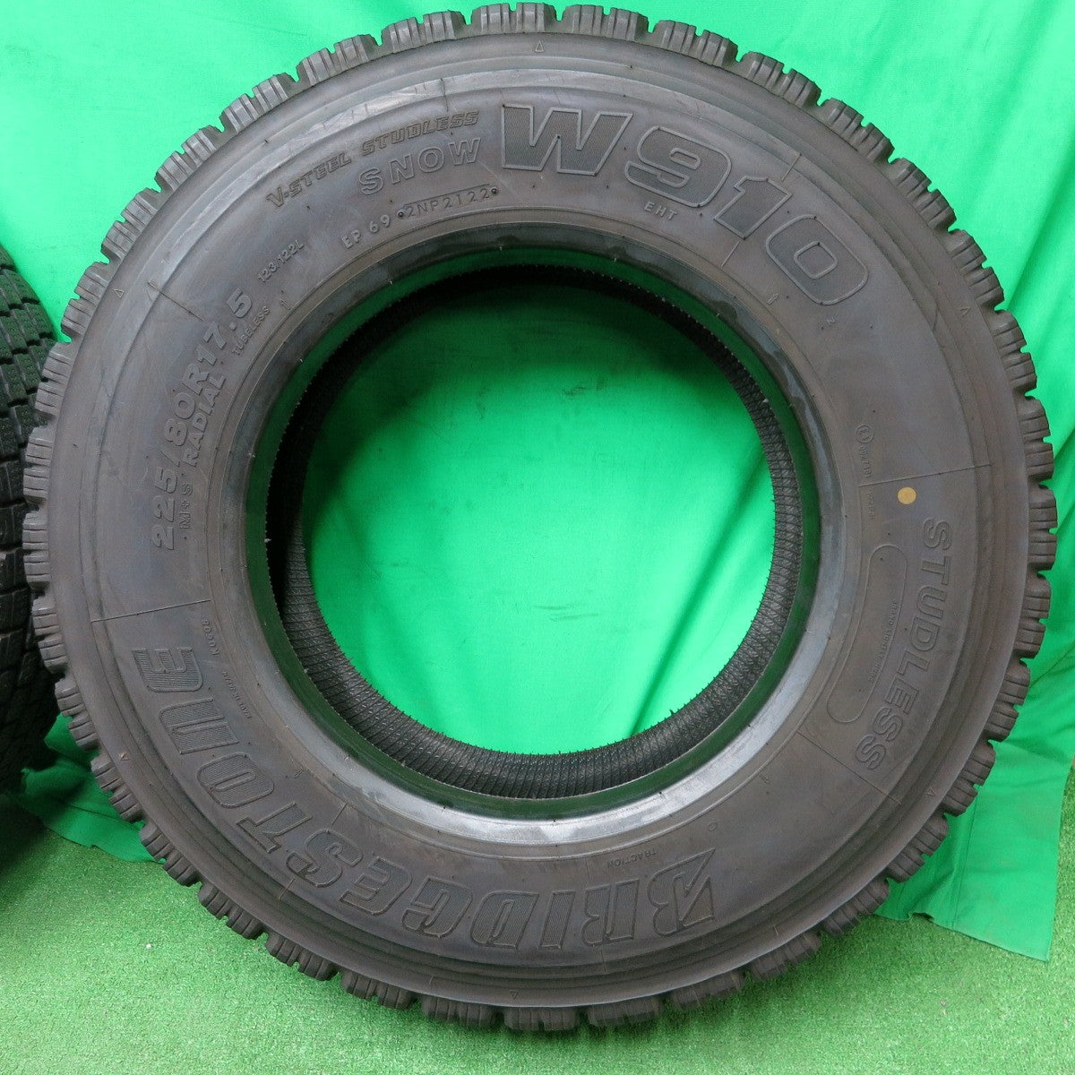 *送料無料* バリ溝！22年！9.5分★トラック タイヤ 225/80R17.5 123/122L スタッドレス ブリヂストン W910 17.5インチ★4050702ナスタ