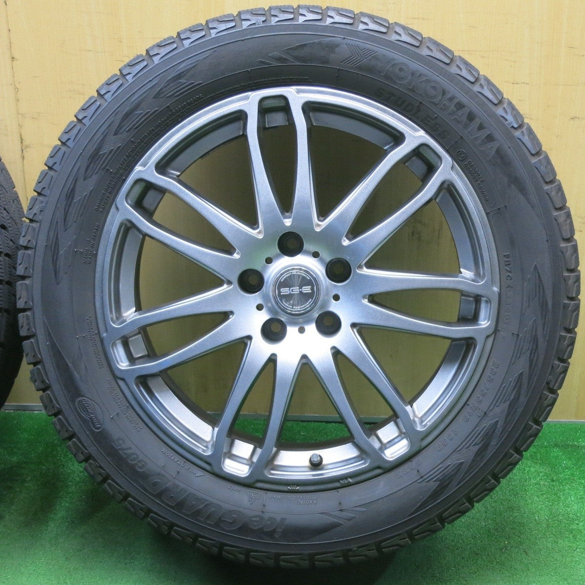 キレイ★スタッドレス 235/55R18 ヨコハマ アイスガード G075 SG-E 18インチ PCD114.3/5H★5033002NJス